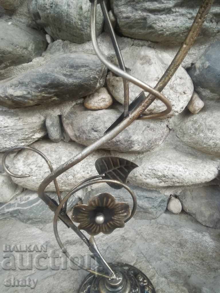 Metal figure flowers. - 6 Metal figure flowers. - 6