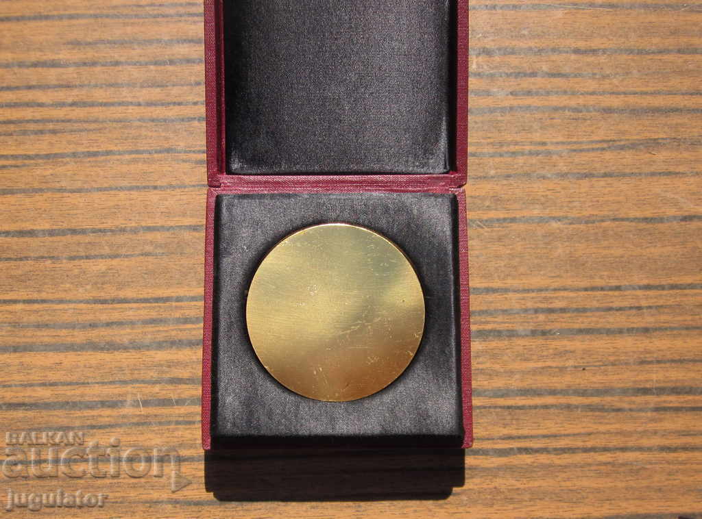 Licitație veche placă de medalie comunist Georgi Dimitrov cu cutie Licitație veche placă de medalie comunist Georgi Dimitrov cu cutie