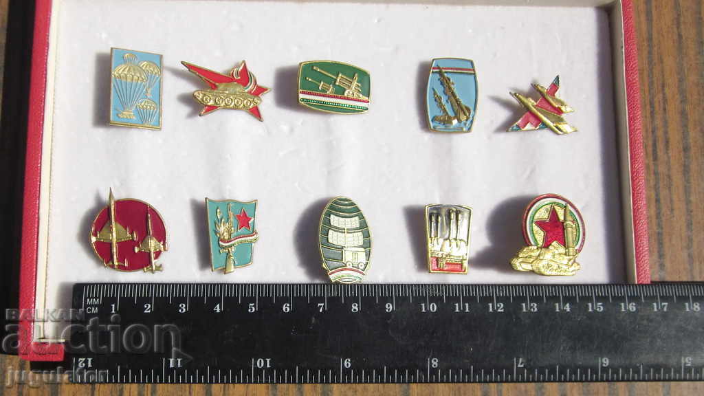 collection of old Hungarian military insignia badges in a box - 6 collection of old Hungarian military insignia badges in a box - 6