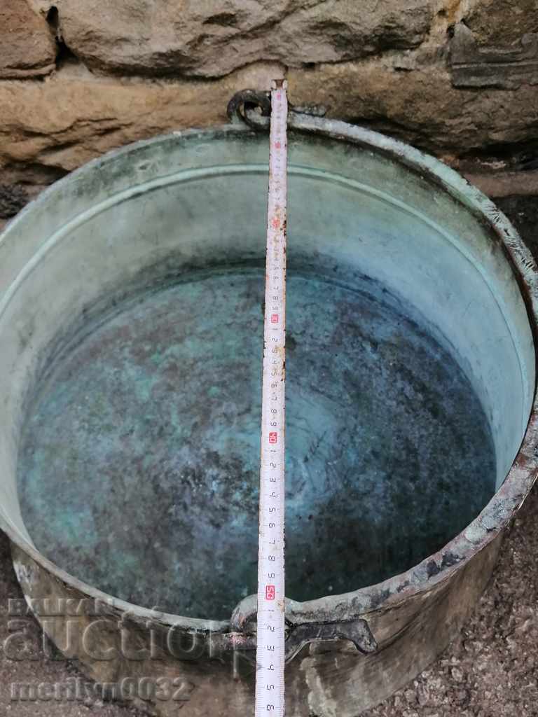 Delivery of Old harania, a copper pot, a big boiler, a baker, a bumper Delivery of Old harania, a copper pot, a big boiler, a baker, a bumper