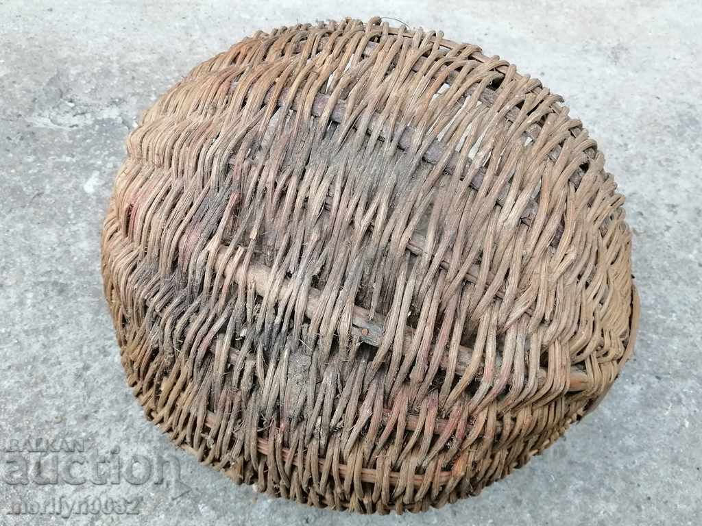 Auction Old wicker basket, wooden, basket, paneer Auction Old wicker basket, wooden, basket, paneer