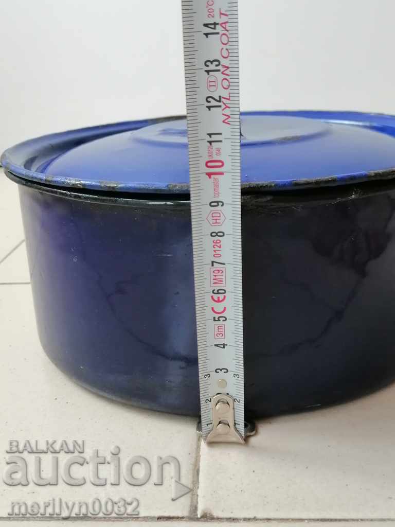 Auction Old enameled dish, enamel pan and lid 30s Auction Old enameled dish, enamel pan and lid 30s