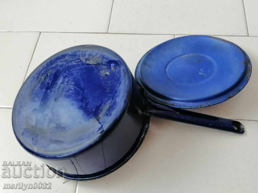 Old enameled dish, enamel pan and lid 30s - 6 Old enameled dish, enamel pan and lid 30s - 6