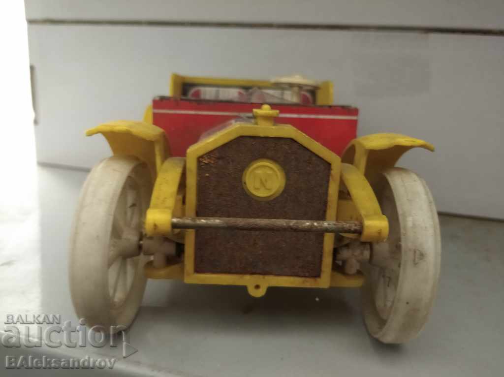 Delivery of Old big tin car Delivery of Old big tin car