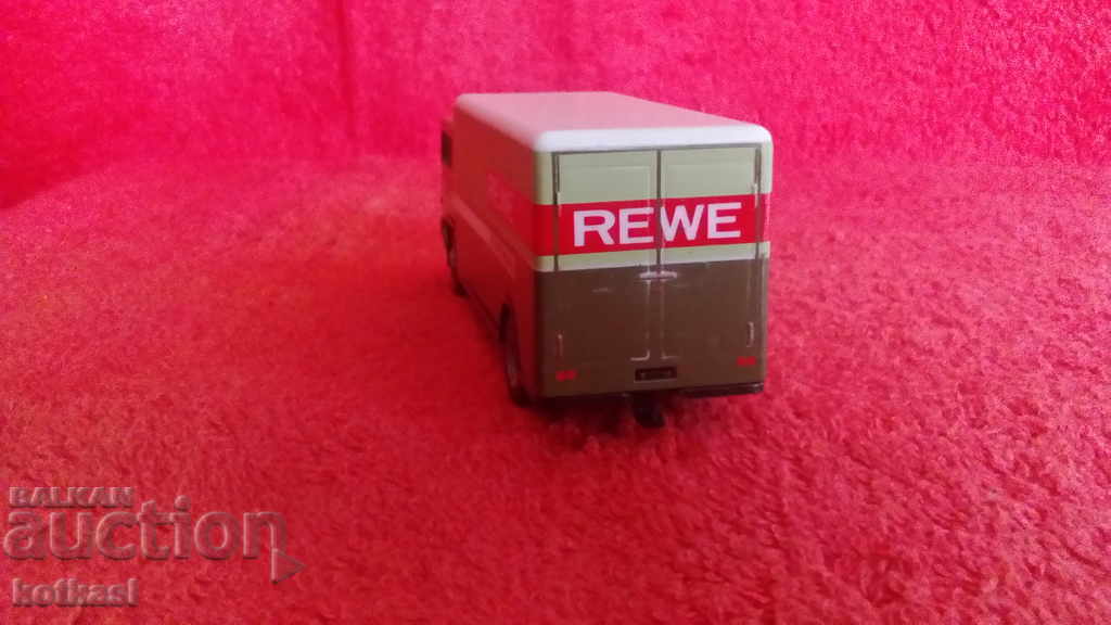 Delivery of Old toy truck metal plastic China