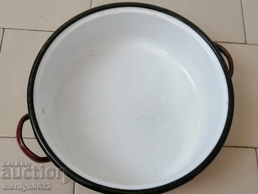 Auction Old enameled dish, enamel pan and lid 30s Auction Old enameled dish, enamel pan and lid 30s