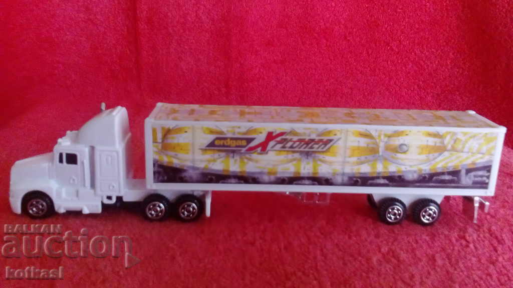 Delivery of Old Toy Advertising Truck Tire Plastic Metal China Delivery of Old Toy Advertising Truck Tire Plastic Metal China