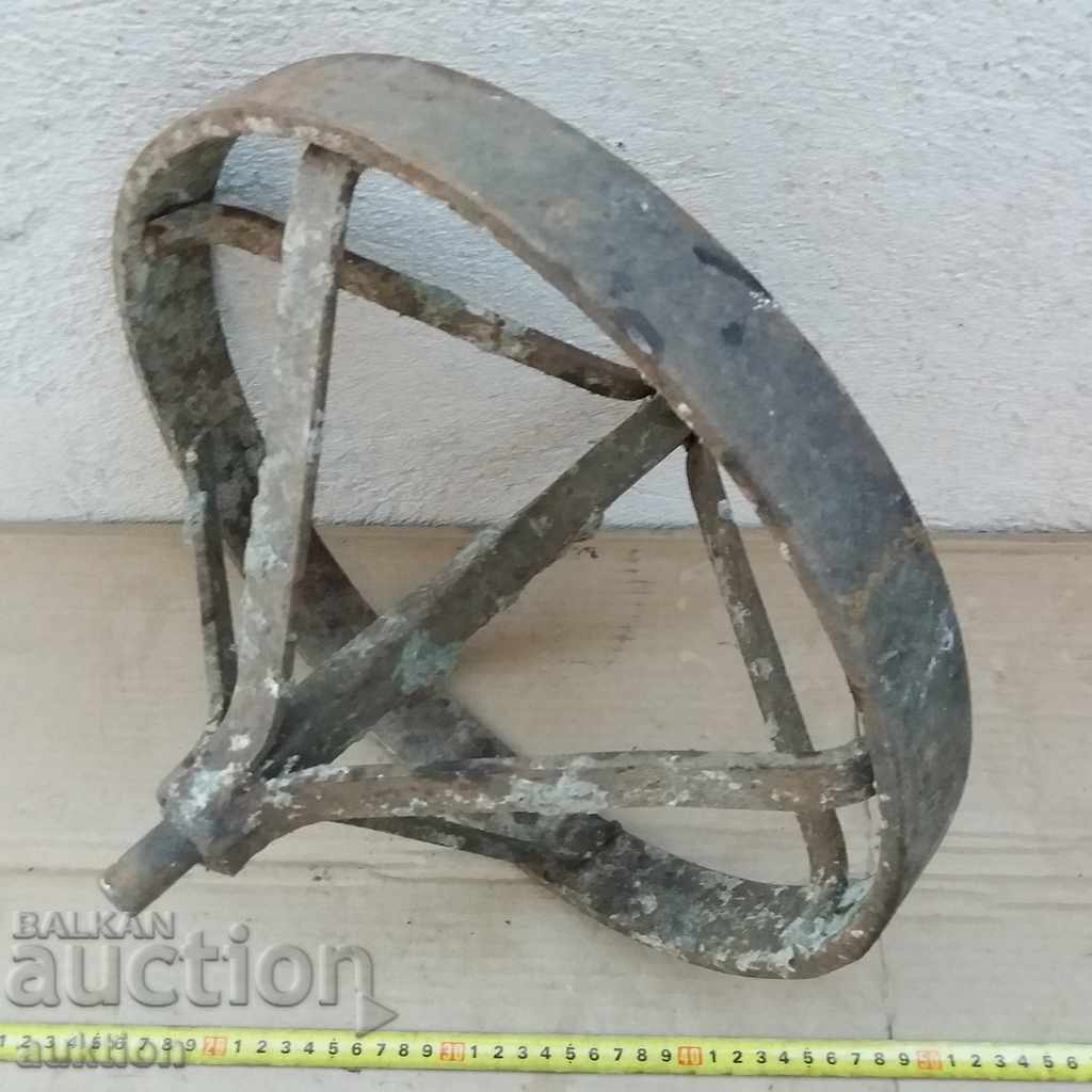 Delivery of OLD MASSIVE FORGED WHEEL FOR DECORATION Delivery of OLD MASSIVE FORGED WHEEL FOR DECORATION