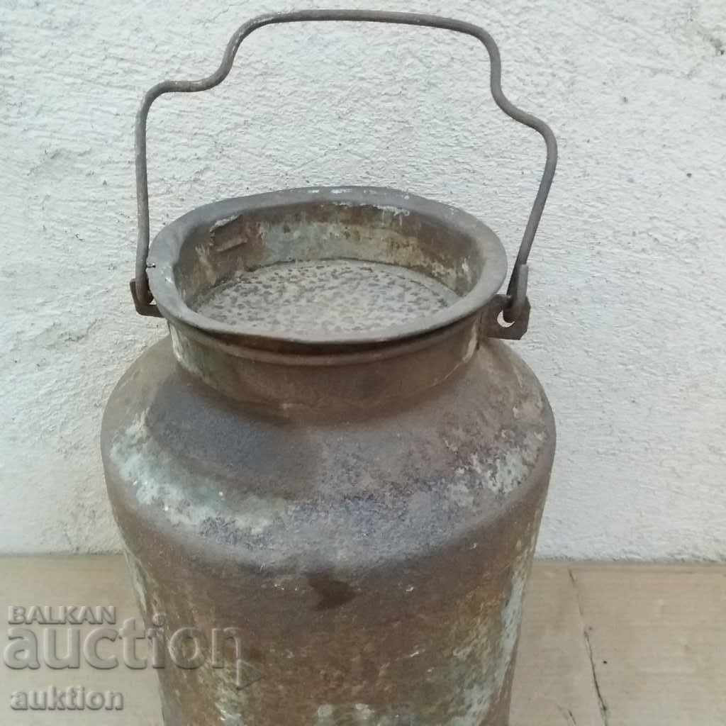 Аукцион ВЪЗРОЖДЕНСКИ МЕТАЛЕН ГЮМ ЗА МЛЯКО - 10 ЛИТРА РЯДЪК Аукцион ВЪЗРОЖДЕНСКИ МЕТАЛЕН ГЮМ ЗА МЛЯКО - 10 ЛИТРА РЯДЪК