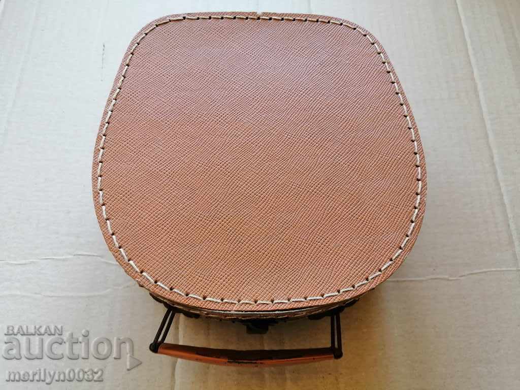 Παλιό κουτί επιβατών Τσεχοσλοβακία 30-40 χρόνια με τιμή 36.00 BGN | € 18.41 Παλιό κουτί επιβατών Τσεχοσλοβακία 30-40 χρόνια με τιμή 36.00 BGN | € 18.41