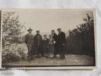 Стара снимка на военен  офицер и семейство  К 283