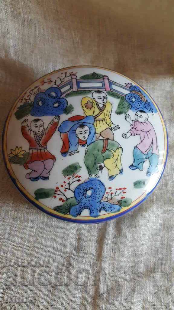 Porcelain Japanese jewelry box with price 60.00 BGN | € 30.68 Porcelain Japanese jewelry box with price 60.00 BGN | € 30.68