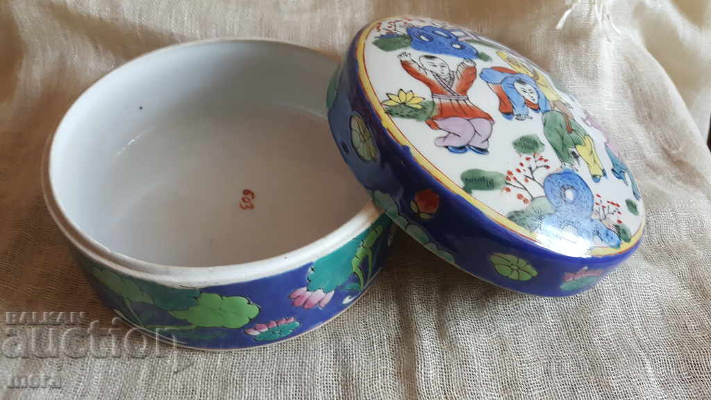 Auction Porcelain Japanese jewelry box Auction Porcelain Japanese jewelry box