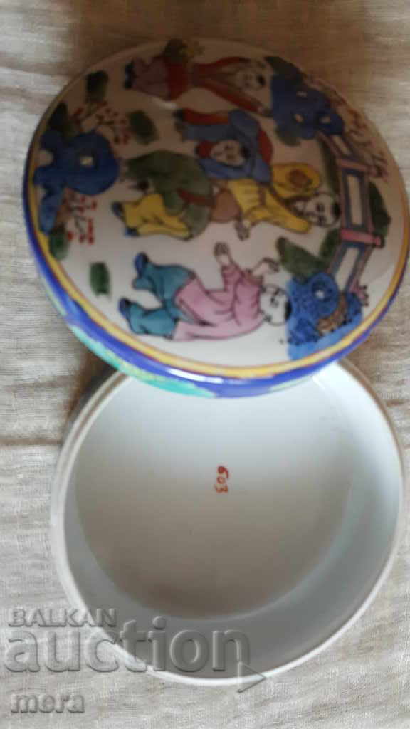 Delivery of Porcelain Japanese jewelry box Delivery of Porcelain Japanese jewelry box