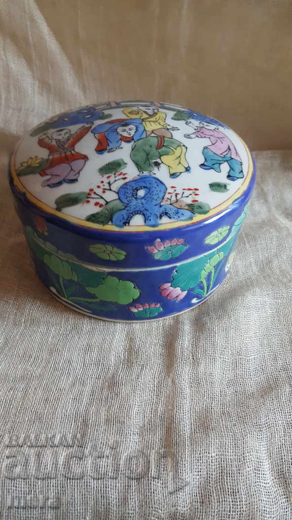 Porcelain Japanese jewelry box