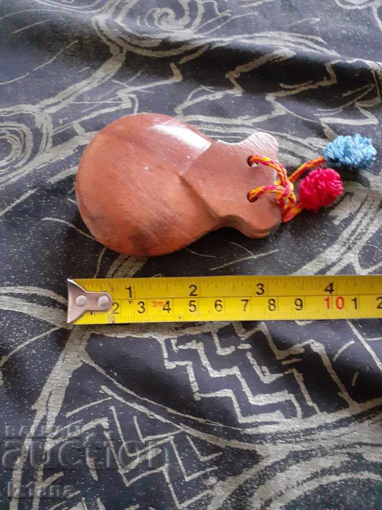 Παλιές καστανιέτες με τιμή 12.00 BGN | € 6.14 Παλιές καστανιέτες με τιμή 12.00 BGN | € 6.14