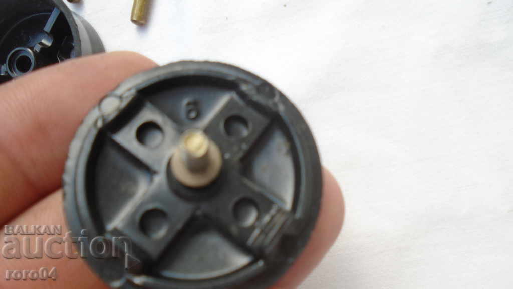 PLUG - BAKELITE - WW II - 5 PLUG - BAKELITE - WW II - 5