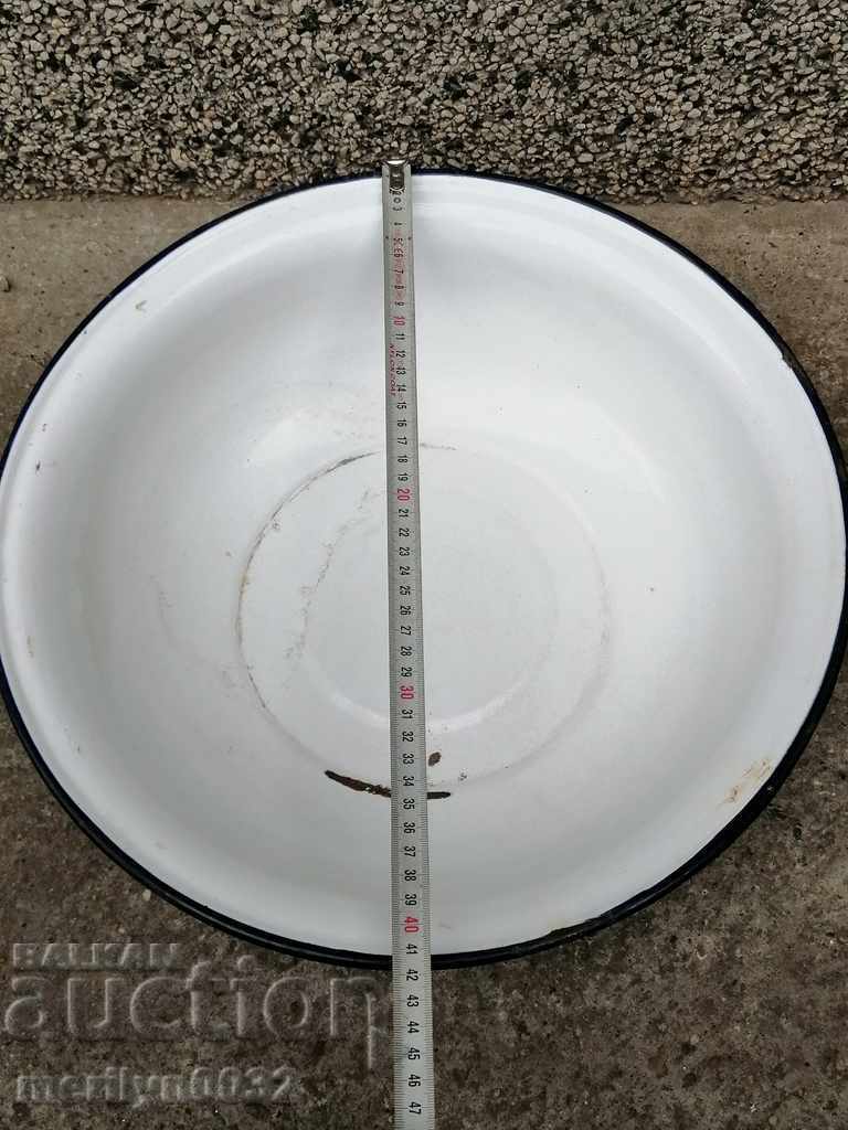 Delivery of Enameled basin, a box with the inscription Kolarovgrad, an enamel court Delivery of Enameled basin, a box with the inscription Kolarovgrad, an enamel court