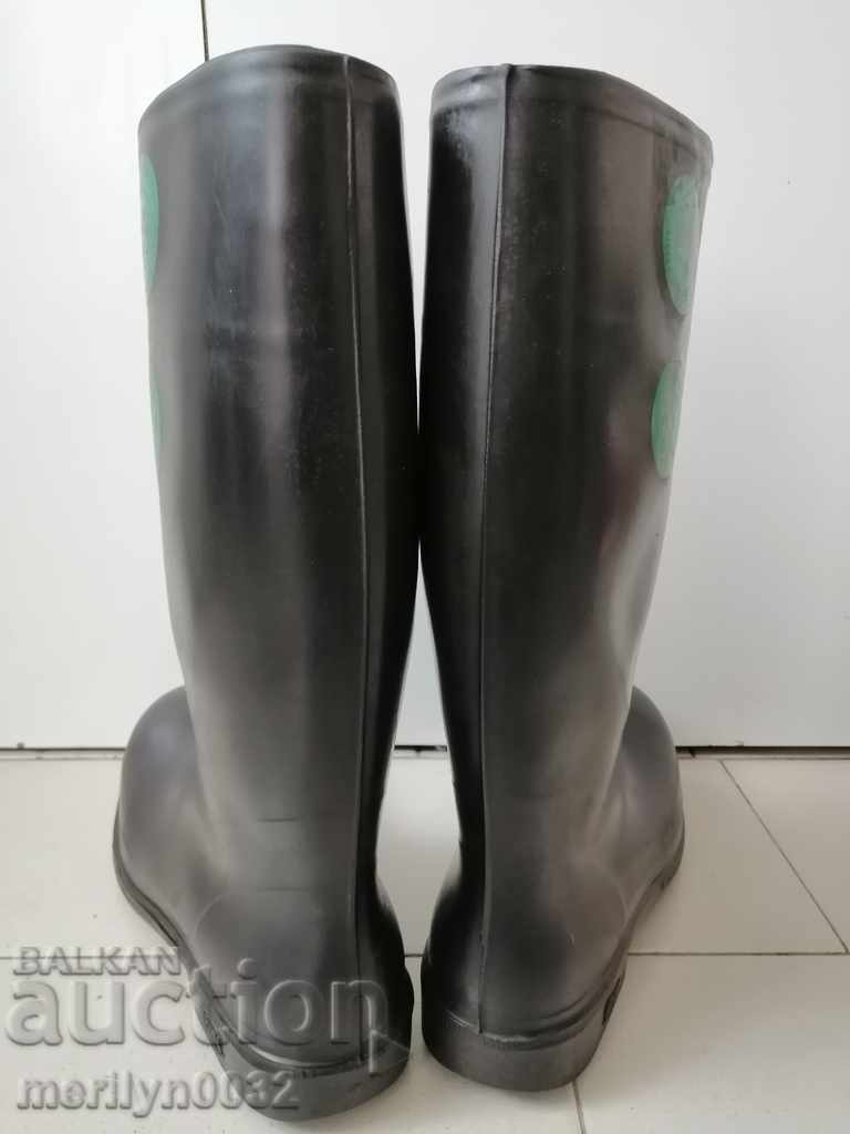 Cizme de cauciuc de marcă cu preț 55.00 BGN | € 28.12 Cizme de cauciuc de marcă cu preț 55.00 BGN | € 28.12