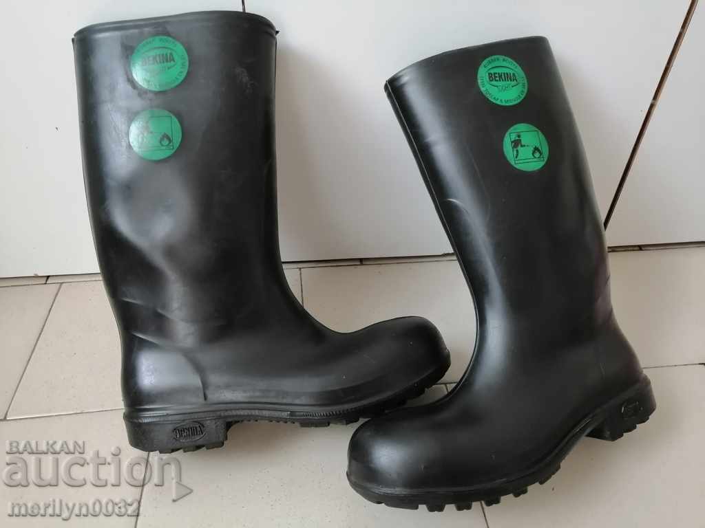 Licitație Cizme de cauciuc de marcă Licitație Cizme de cauciuc de marcă