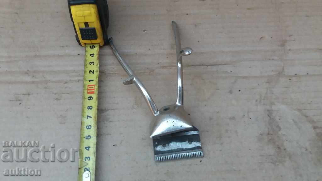 OLD HAND CUTTING MACHINE with price 3.99 BGN | € 2.04 OLD HAND CUTTING MACHINE with price 3.99 BGN | € 2.04