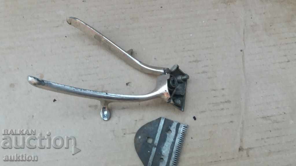 OLD HAND CUTTING MACHINE - 5 OLD HAND CUTTING MACHINE - 5