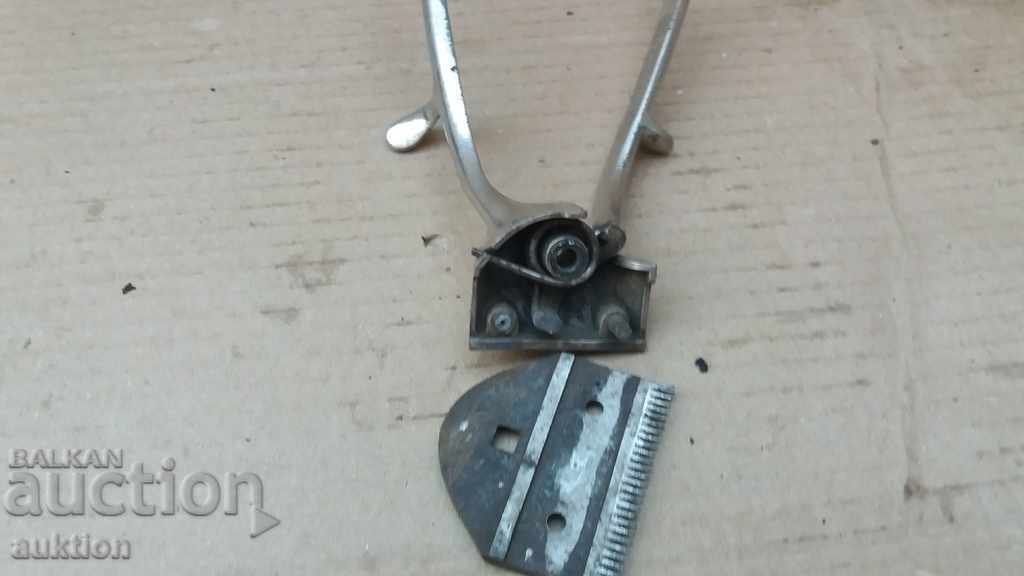 OLD HAND CUTTING MACHINE - 6 OLD HAND CUTTING MACHINE - 6