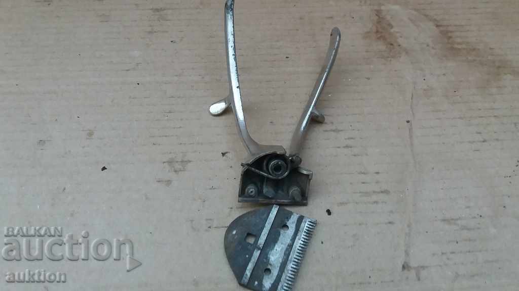 OLD HAND CUTTING MACHINE - 7 OLD HAND CUTTING MACHINE - 7