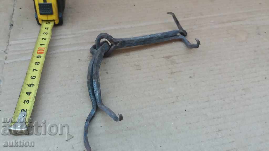 Licitație BALANȚĂ FORJATĂ MASIVĂ DE LA PORȚA REÎNVĂȚIRII Licitație BALANȚĂ FORJATĂ MASIVĂ DE LA PORȚA REÎNVĂȚIRII