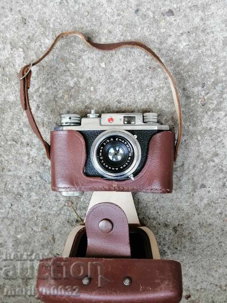 Фотоапарат с калъф  HALINA 60-те год фото Hong Kong