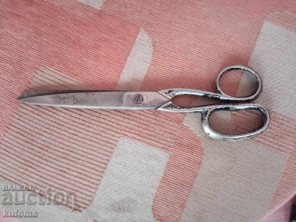 Old scissors with price 14.99 BGN | € 7.66
