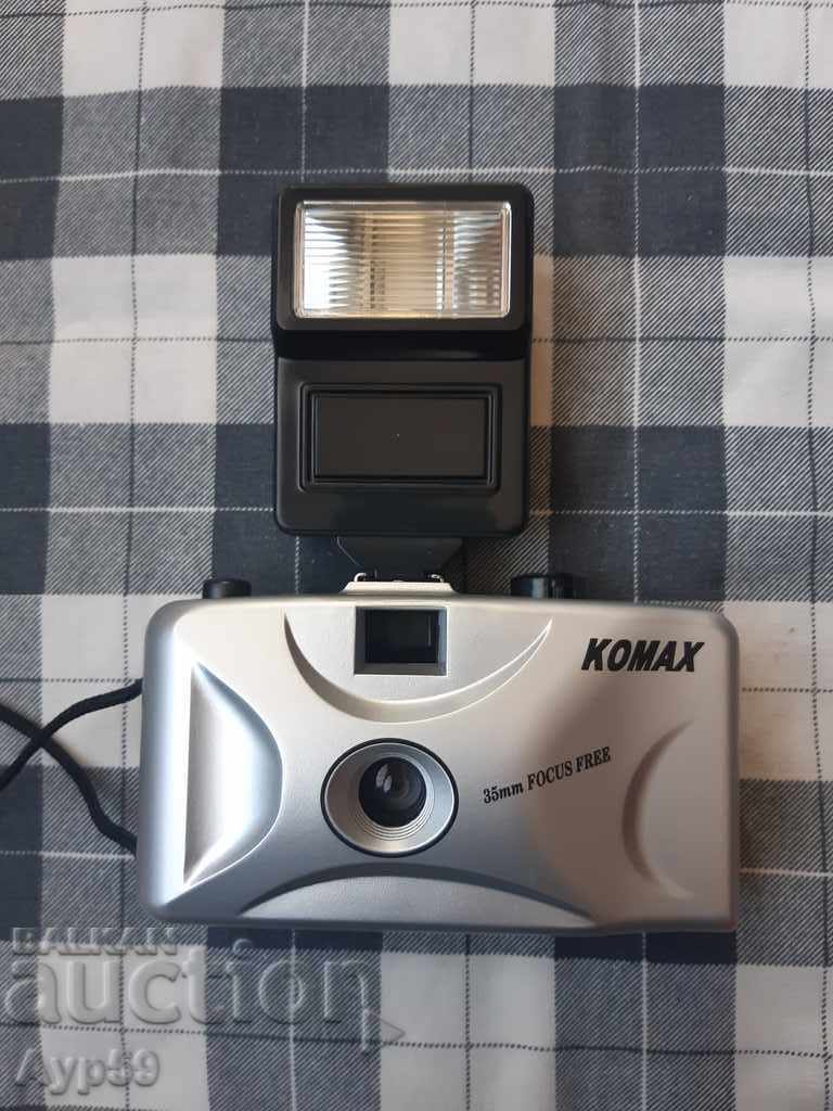Παλαιά κάμερα KOMAX + φλας