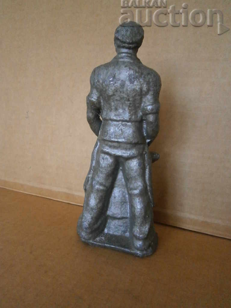 Delivery of metal figure blacksmith figurine soc 60s Delivery of metal figure blacksmith figurine soc 60s