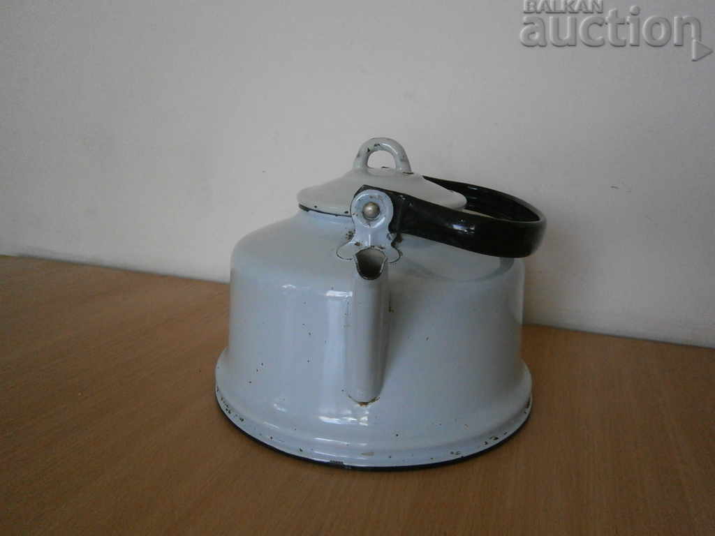 Delivery of vintage vintage retro large enameled teapot Delivery of vintage vintage retro large enameled teapot