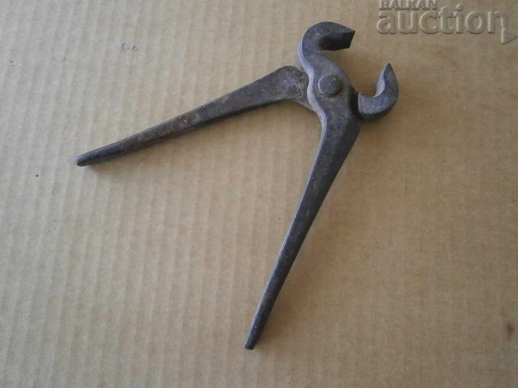old pliers with price 21.00 BGN | € 10.74 old pliers with price 21.00 BGN | € 10.74