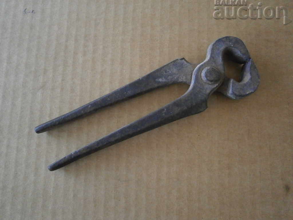 Auction old pliers Auction old pliers