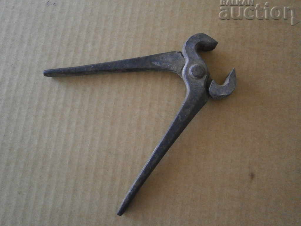 Delivery of old pliers Delivery of old pliers