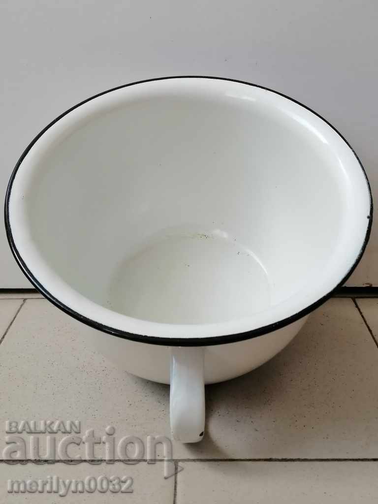 Enamelled beetle beetle USSR enameled dish without lid with price 39.00 BGN | € 19.94 Enamelled beetle beetle USSR enameled dish without lid with price 39.00 BGN | € 19.94