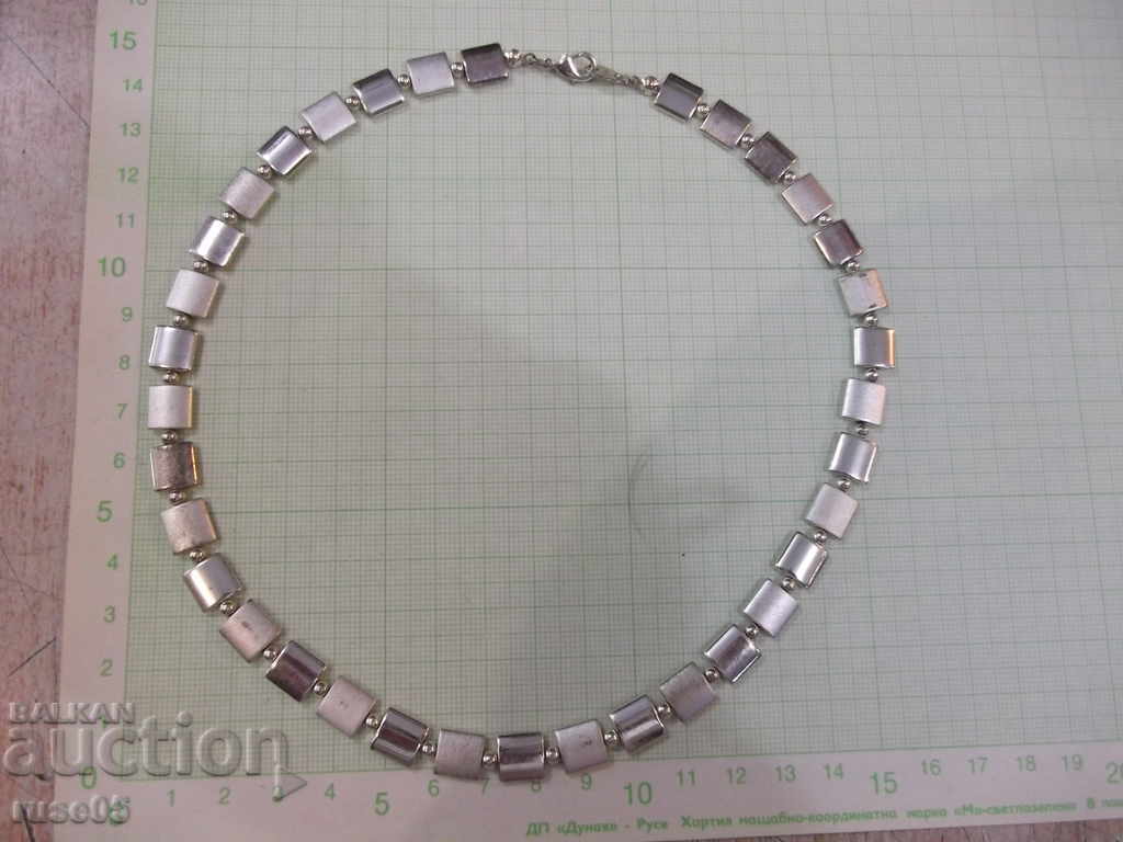 Necklace of square plates