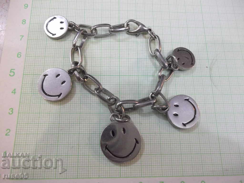 Delivery of Chain with emoticons Delivery of Chain with emoticons