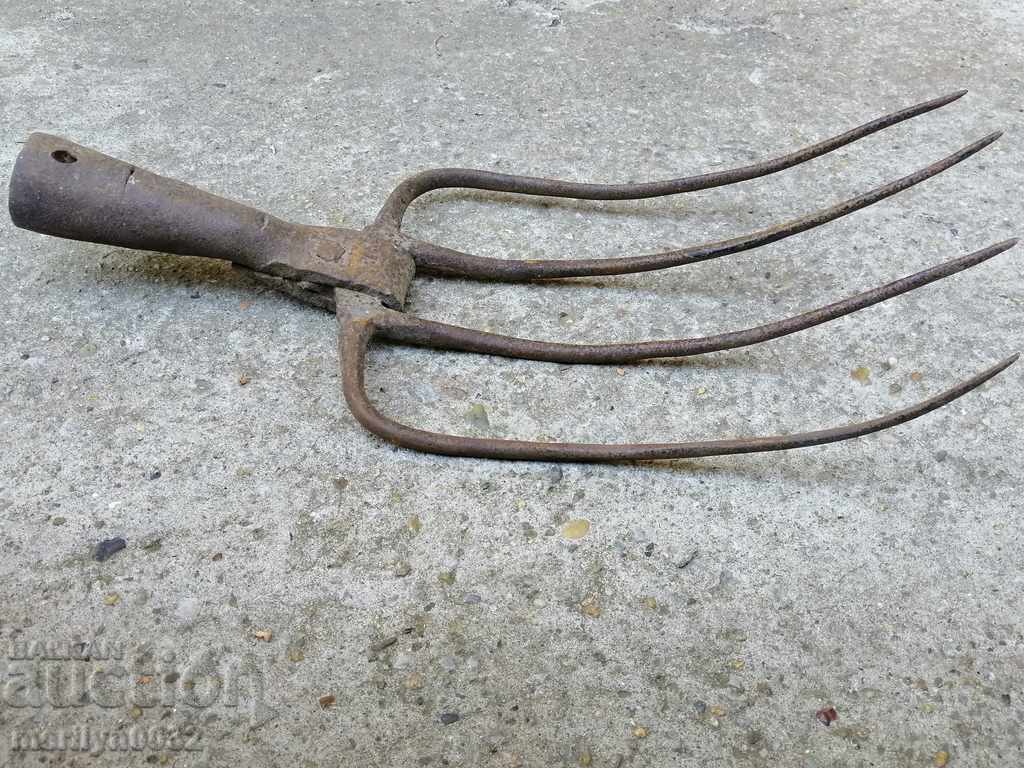 Delivery of Old wrought iron hay villa Delivery of Old wrought iron hay villa