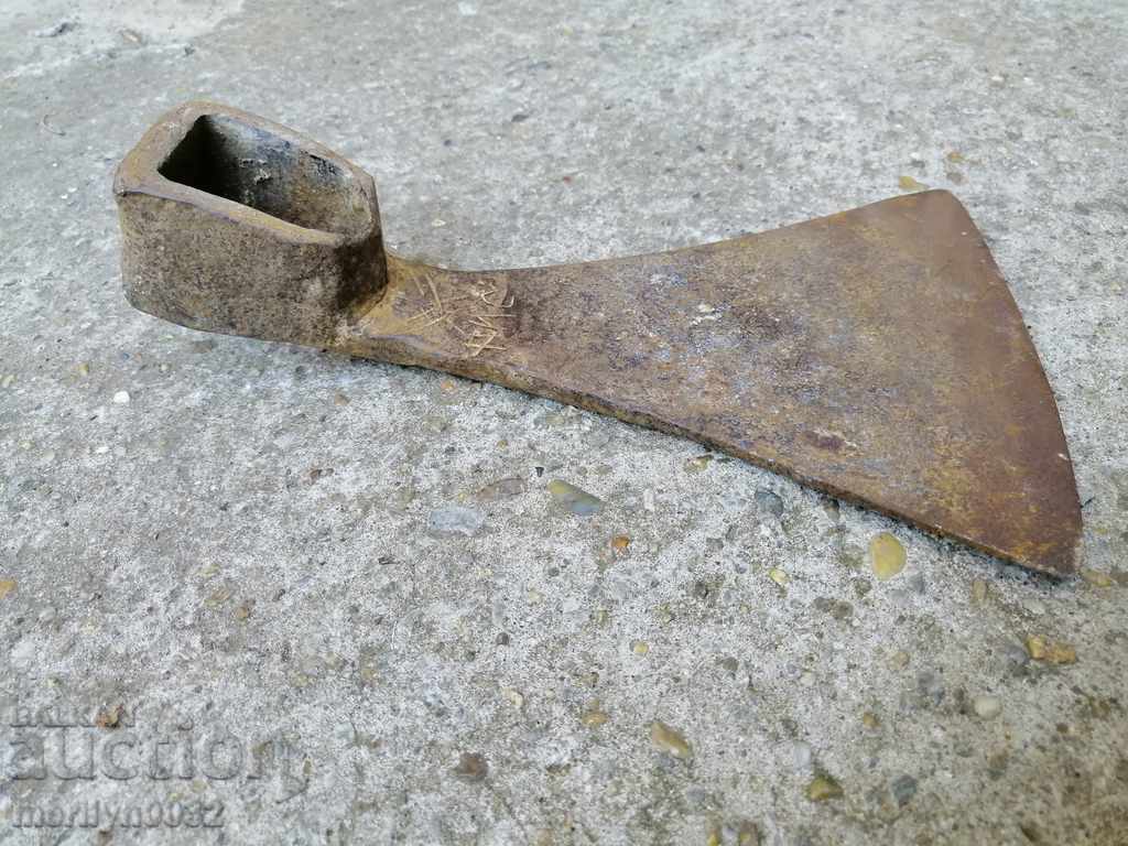 Auction Forged chap, hoe, agricultural instrument, wrought iron Auction Forged chap, hoe, agricultural instrument, wrought iron