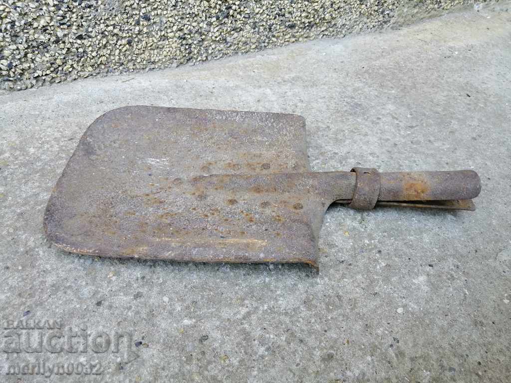 Auction Old Right Shovel, Wrought Iron First World WW1 Auction Old Right Shovel, Wrought Iron First World WW1