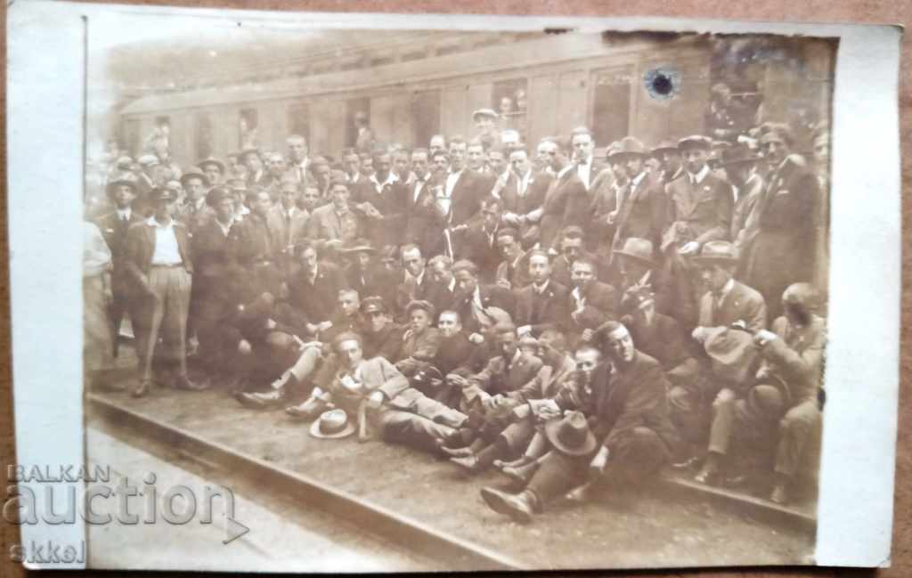 Стара футболна снимка Славия 1924 заминаване Цариград ориг.
