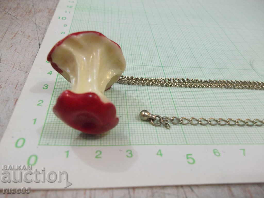 Auction Apple Nut Pendant with Chain Auction Apple Nut Pendant with Chain