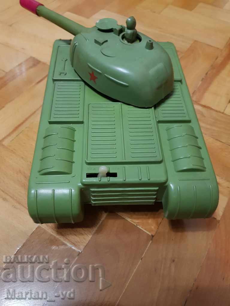 Auction Russian plastic toy battery tank Auction Russian plastic toy battery tank