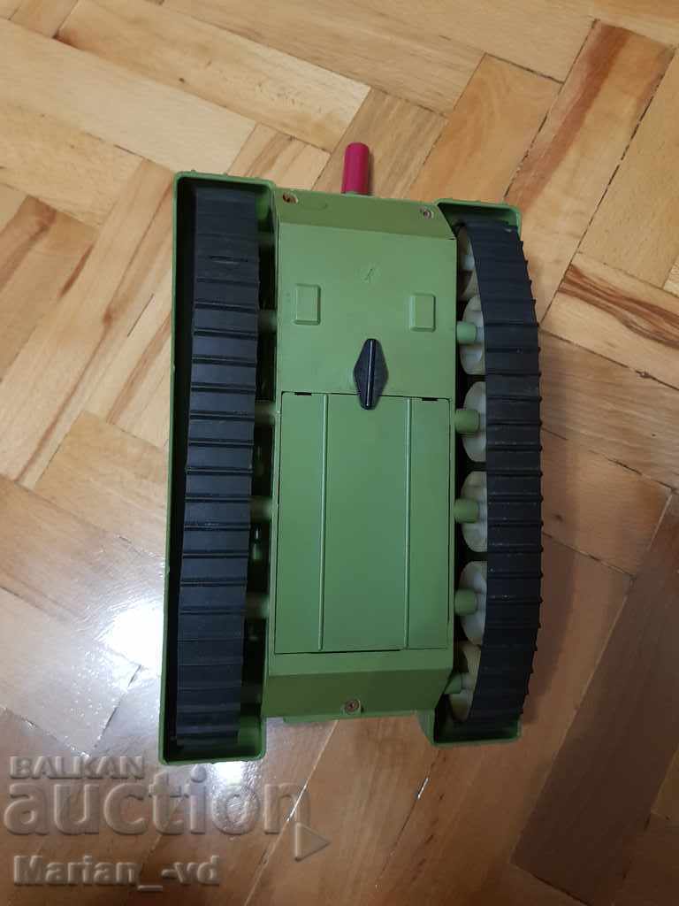 Russian plastic toy battery tank - 5 Russian plastic toy battery tank - 5