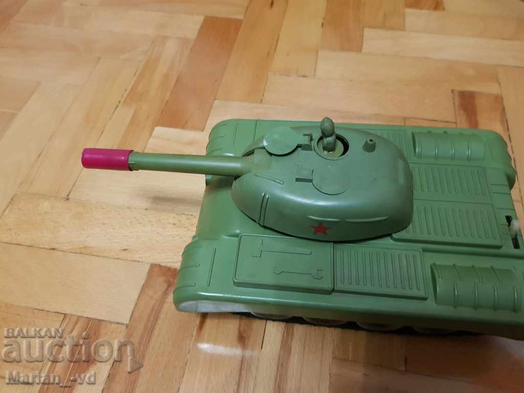 Russian plastic toy battery tank - 6 Russian plastic toy battery tank - 6