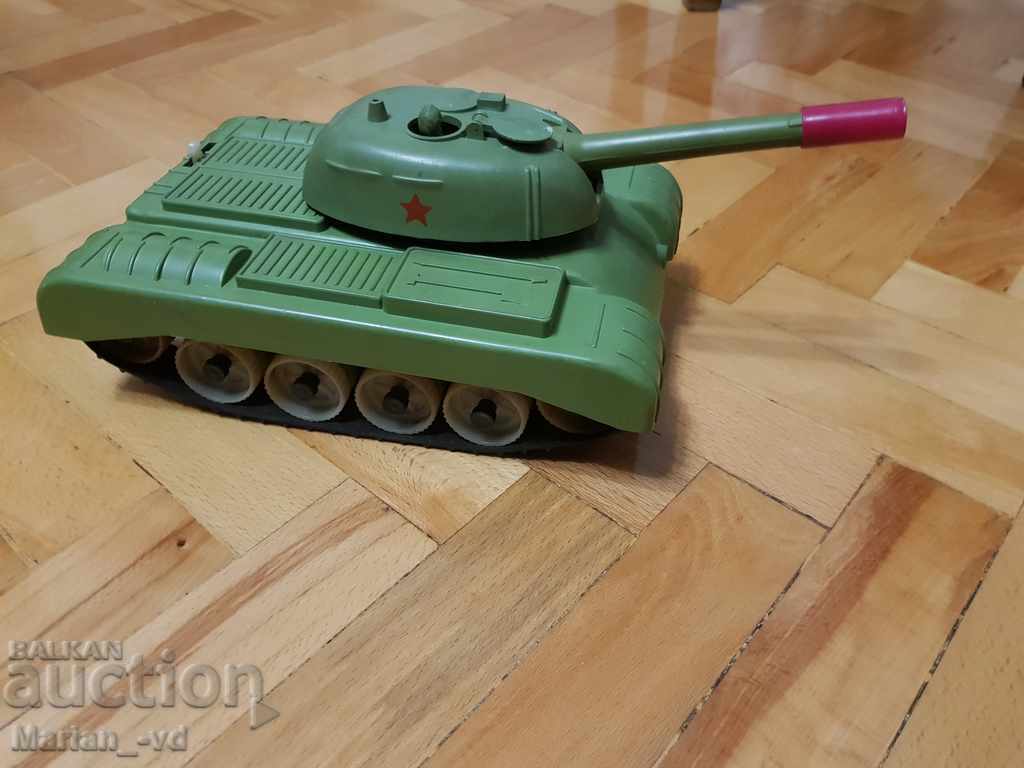 Russian plastic toy battery tank - 7 Russian plastic toy battery tank - 7