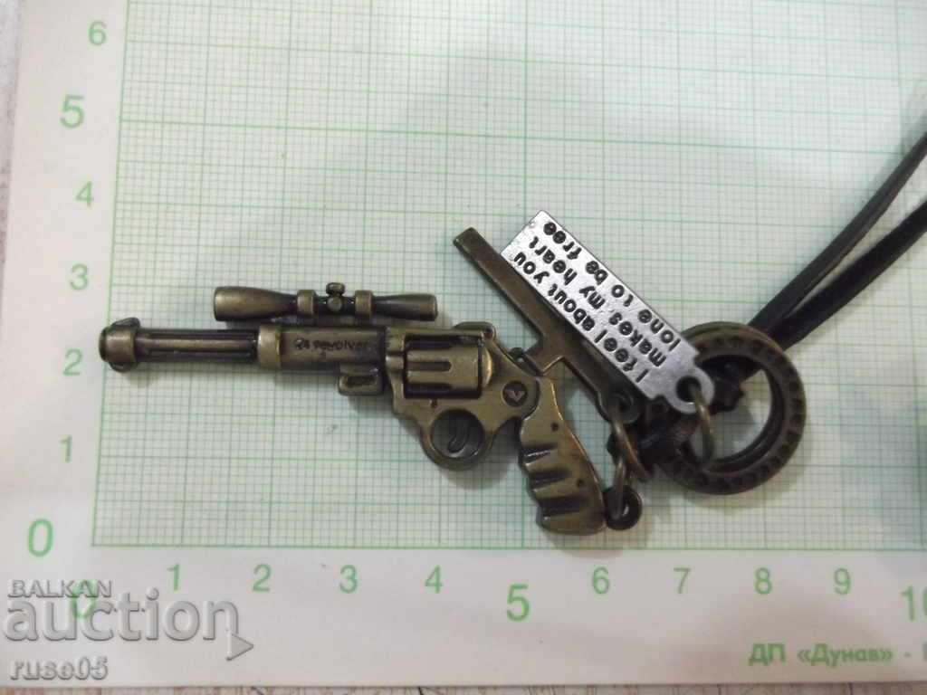 Pendants set with leather strap - 5